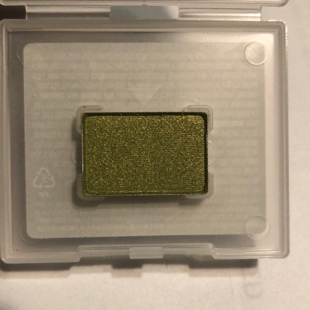 NIB- Mary Kay Mineral and Cream Eye Color. They are sold separately at $6 each. - Picture 7 of 13